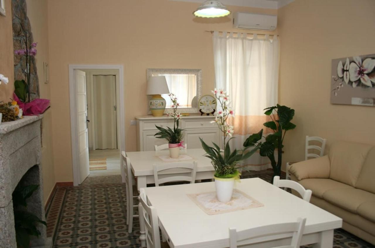 Guest House Le Gemelle Luras Dış mekan fotoğraf