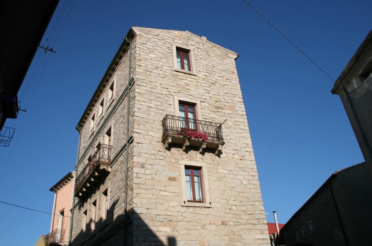 Guest House Le Gemelle Luras Dış mekan fotoğraf