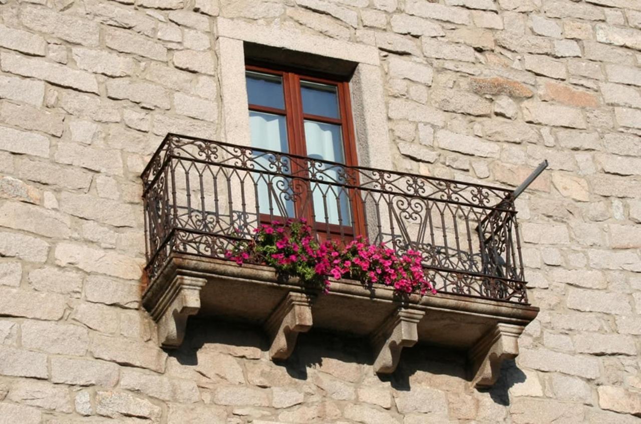 Guest House Le Gemelle Luras Dış mekan fotoğraf