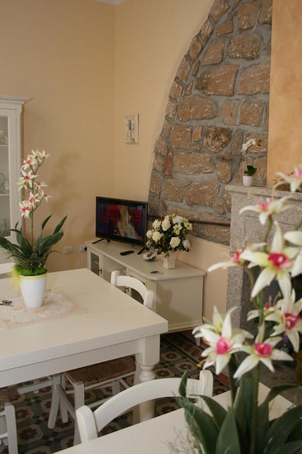 Guest House Le Gemelle Luras Dış mekan fotoğraf