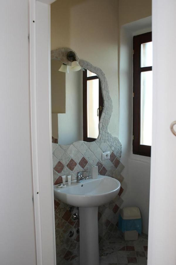 Guest House Le Gemelle Luras Dış mekan fotoğraf