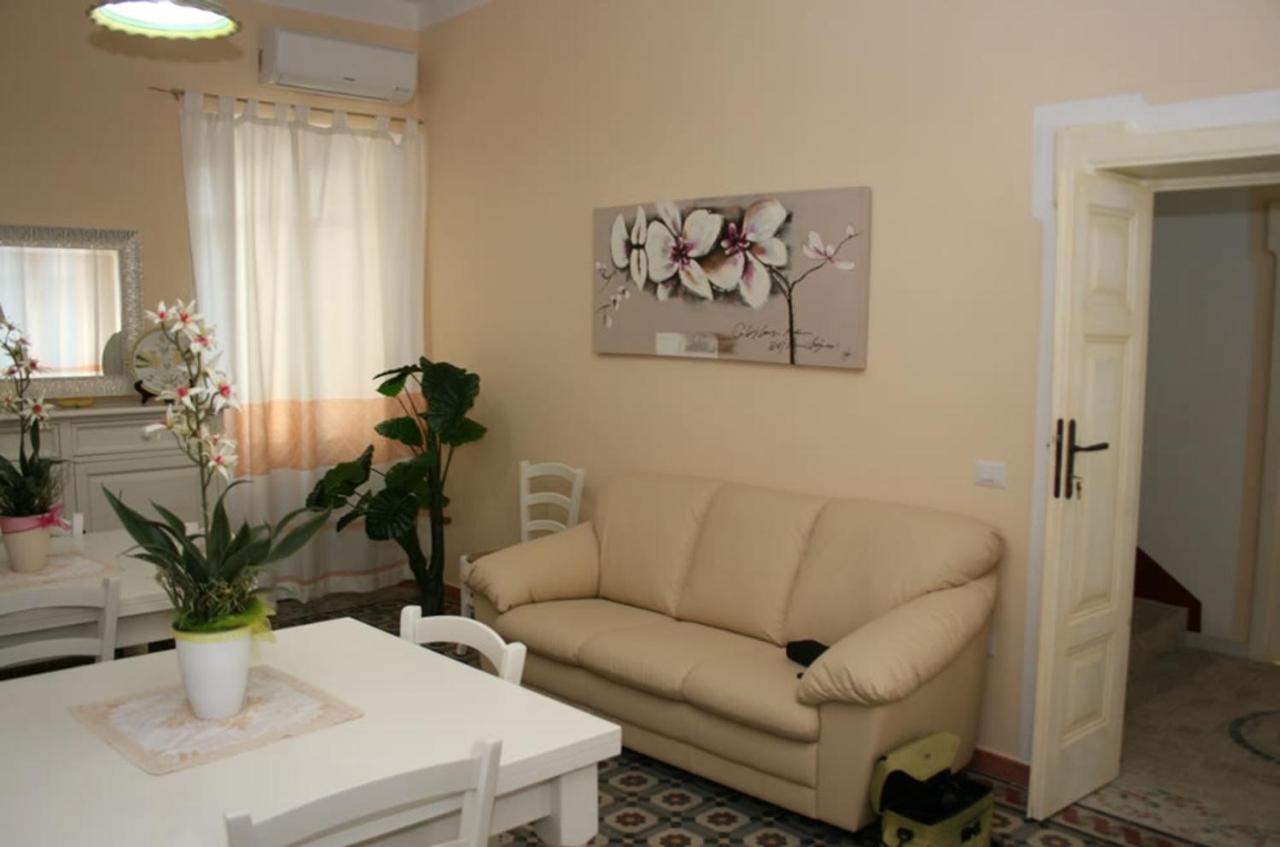 Guest House Le Gemelle Luras Dış mekan fotoğraf