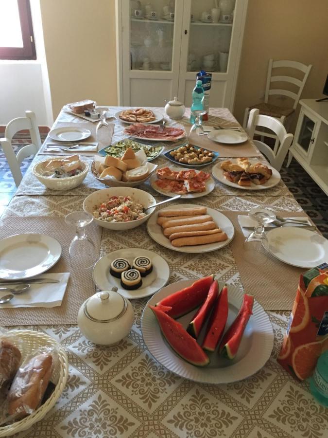 Guest House Le Gemelle Luras Dış mekan fotoğraf