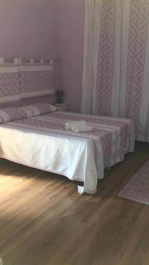 Guest House Le Gemelle Luras Dış mekan fotoğraf