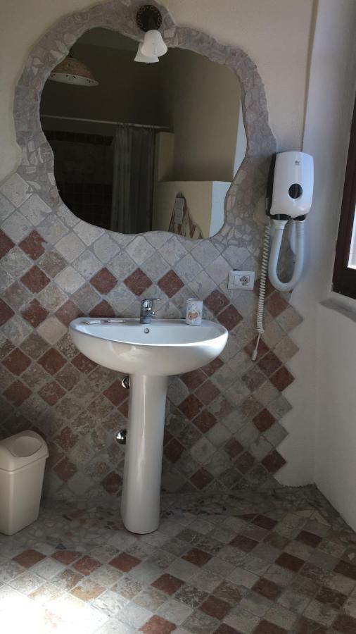 Guest House Le Gemelle Luras Dış mekan fotoğraf
